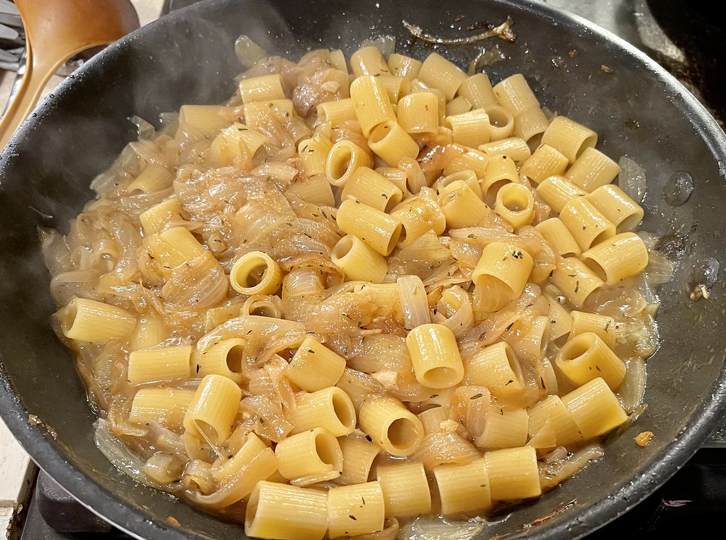 Classic One-Pot French Onion Pasta (image credits: flickr)