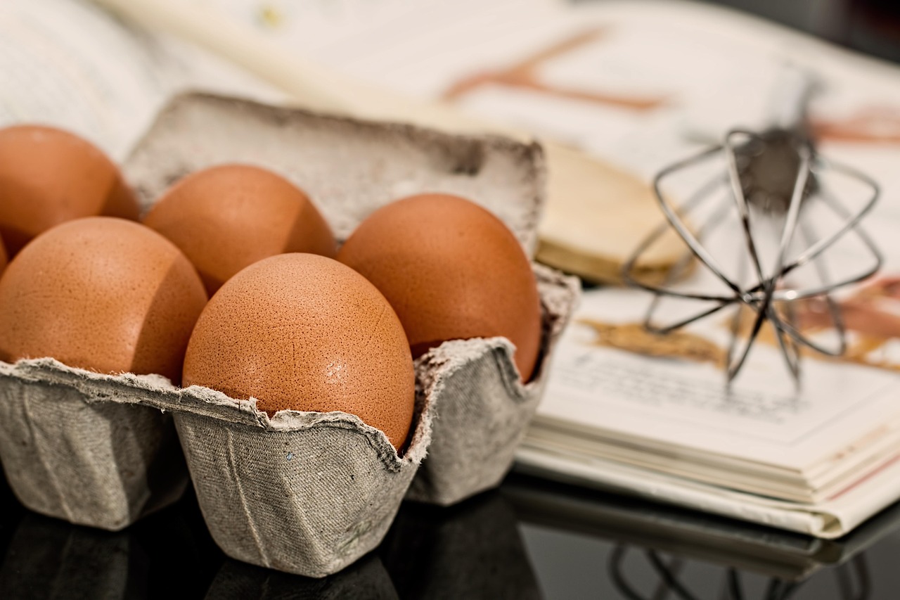 Using Stale or Poor-Quality Eggs (image credits: pixabay)