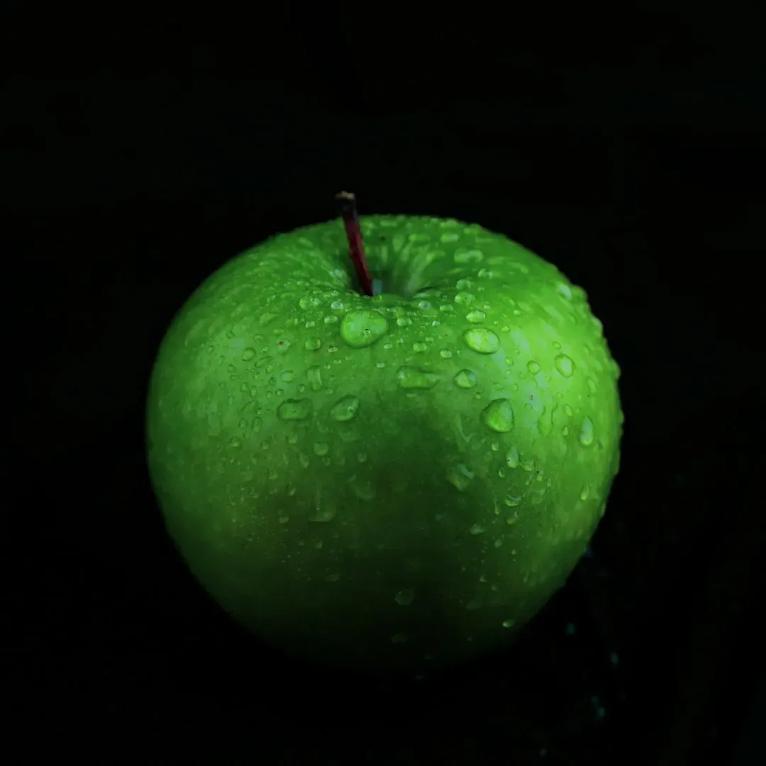 5. Apples: A Familiar Fruit With a Low-Oxalate Profile (Image Credits: Unsplash)