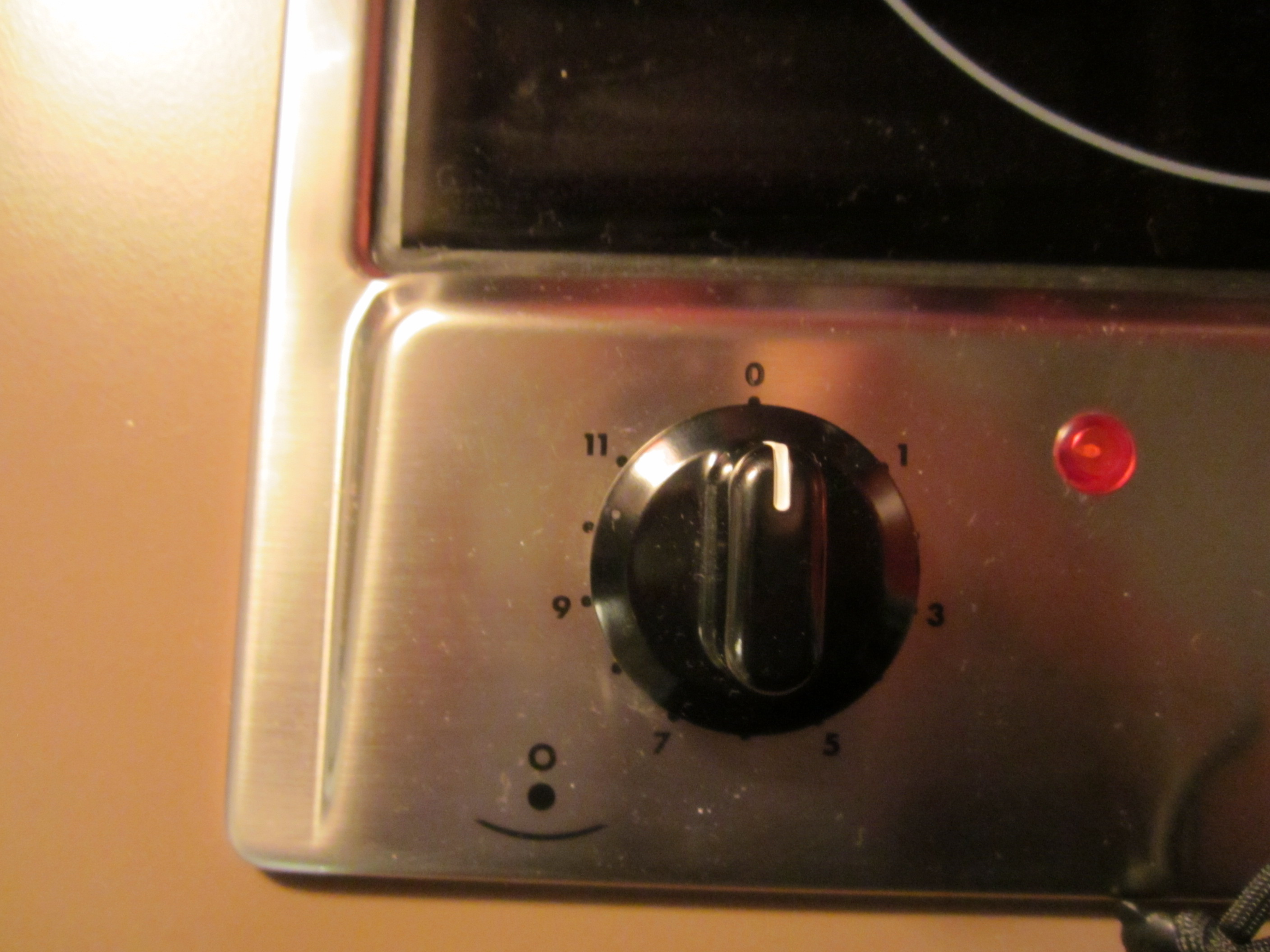 Forgetting to Clean Stovetop Knobs and Surrounding Areas (image credits: wikimedia)