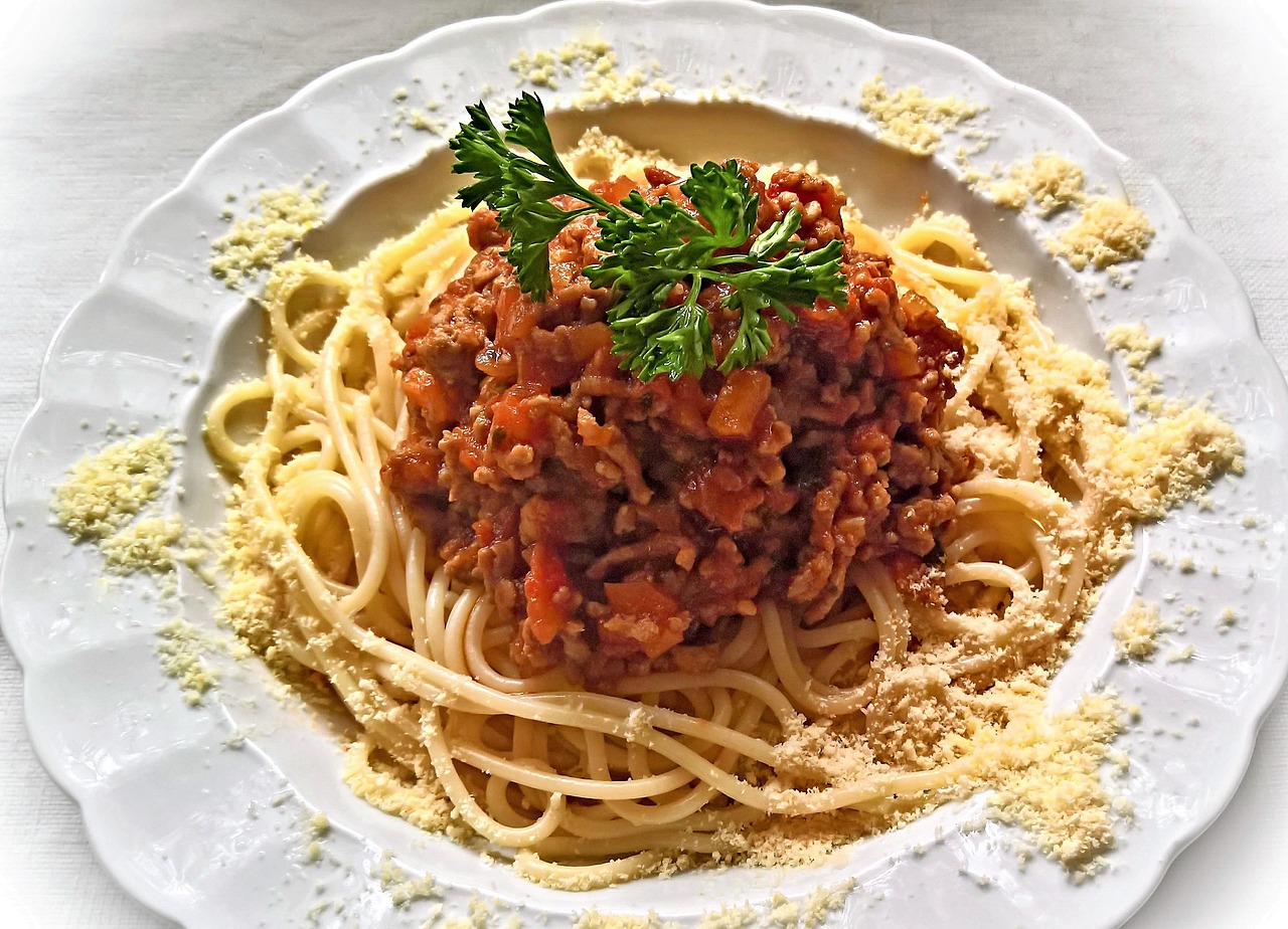 Classic Spaghetti Bolognese with a Twist (image credits: pixabay)