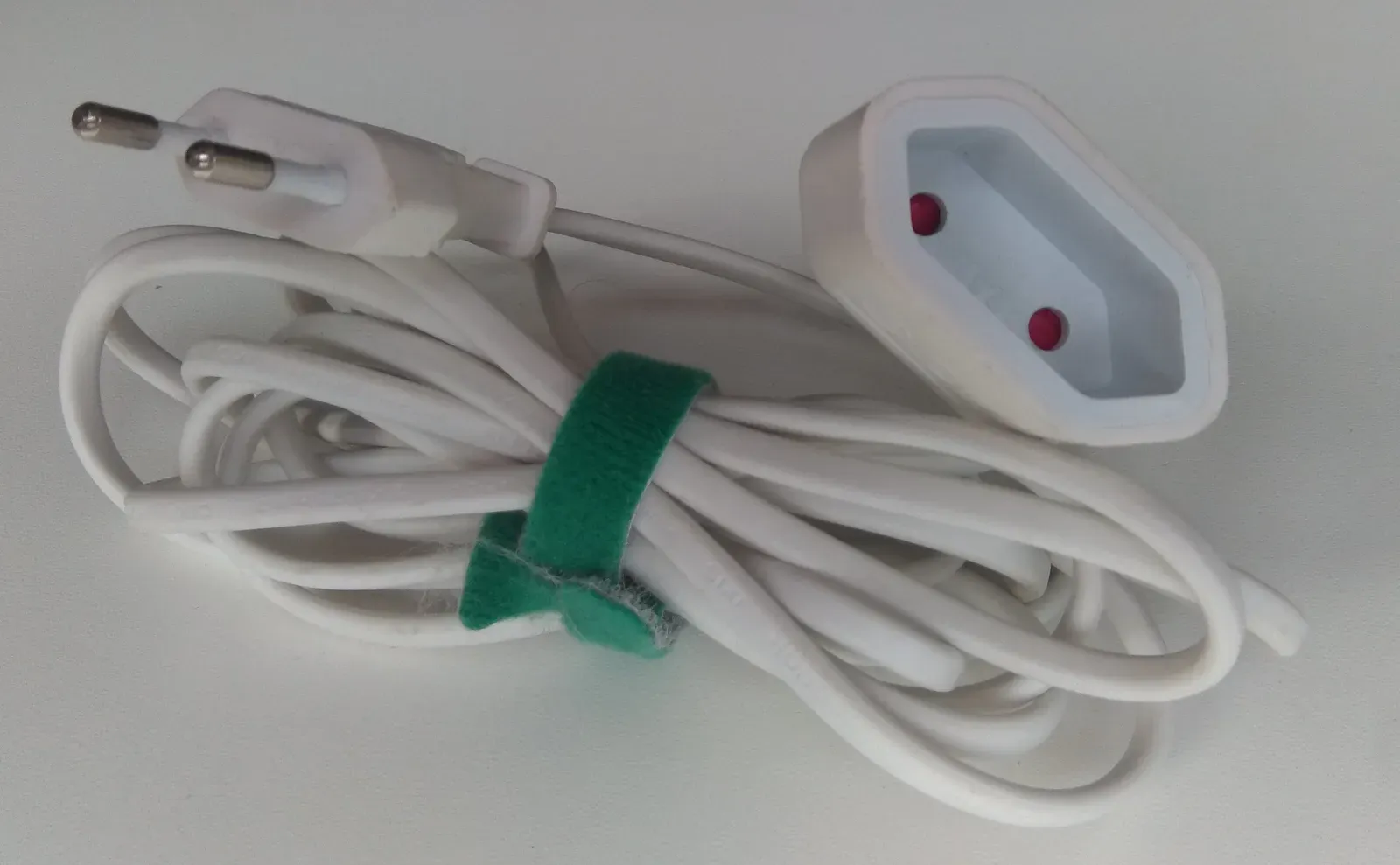 Extension Cords Used as Permanent Wiring (Image Credits: Wikimedia)