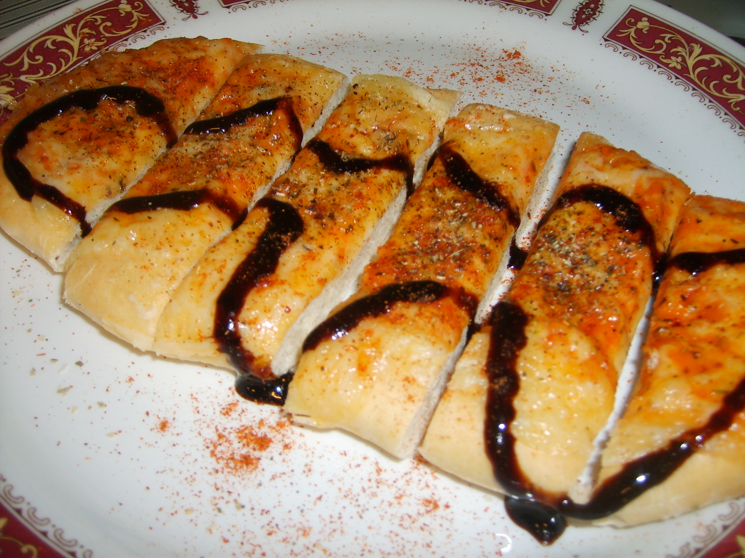 Balsamic Glaze: Sweet and Tangy Sophistication (image credits: wikimedia)