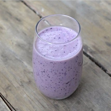 Blueberry and Chia Seed Smoothie (image credits: wikimedia)