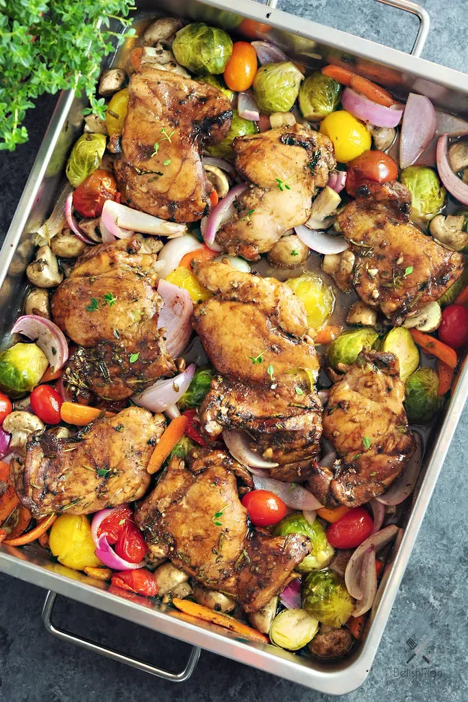 The Simple Formula: Half Protein, Half Vegetables (DelishPlan, Flickr, CC BY 2.0)