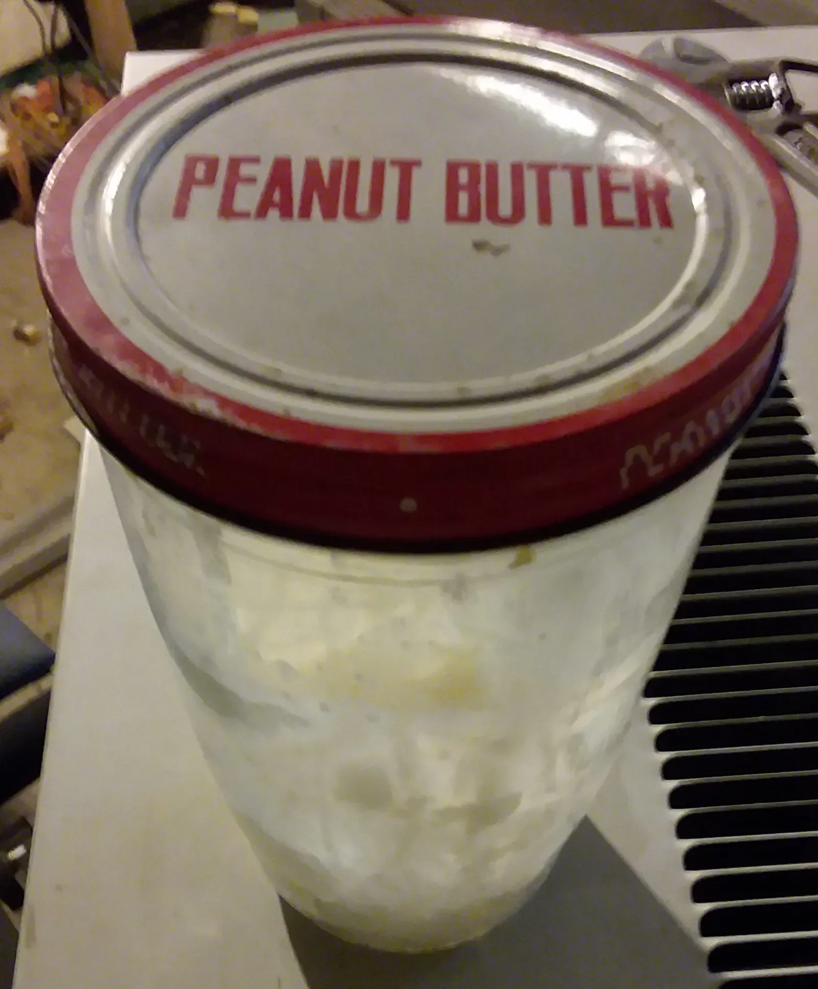 2. Peanut Butter: Budget-Friendly Protein With Heart Benefits (Image Credits: Wikimedia)