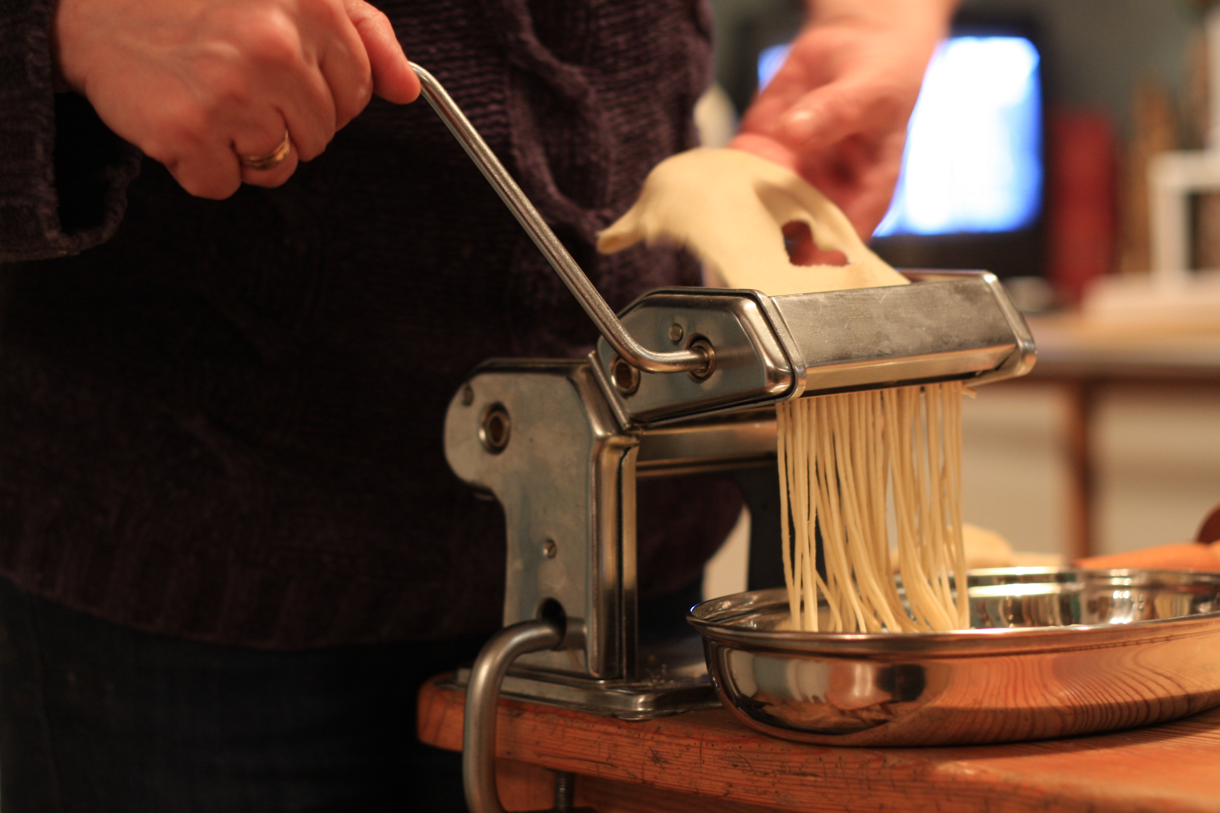 Pasta Machines - The Manual Labor Nobody Wanted (image credits: By Magic Madzik, CC BY 2.0, https://commons.wikimedia.org/w/index.php?curid=20916655)