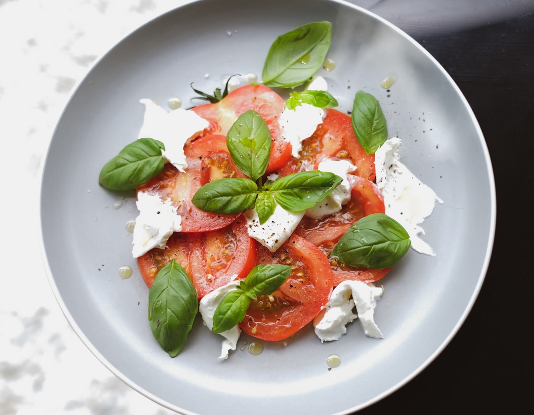 Caprese Salad: Fresh, Light, and Full of Antioxidants (image credits: unsplash)