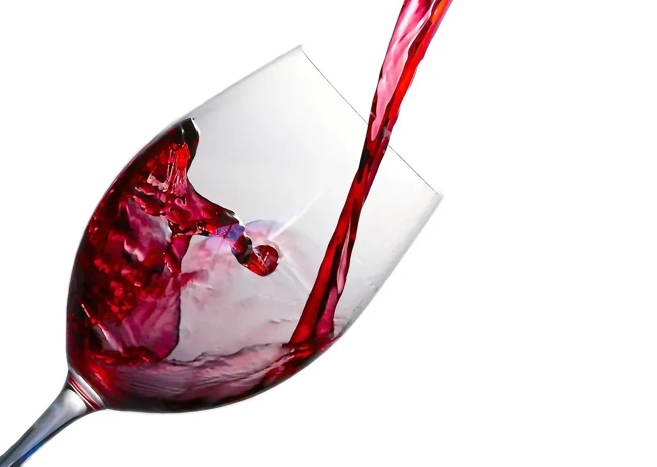 Wine at a Bar: Sophistication or Comfort, It Depends on the Details (Image Credits: Pixabay)