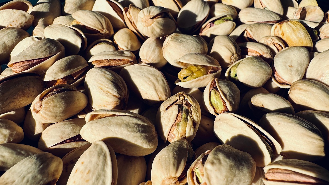 Pistachio and Nut Cluster Mixes (image credits: pixabay)