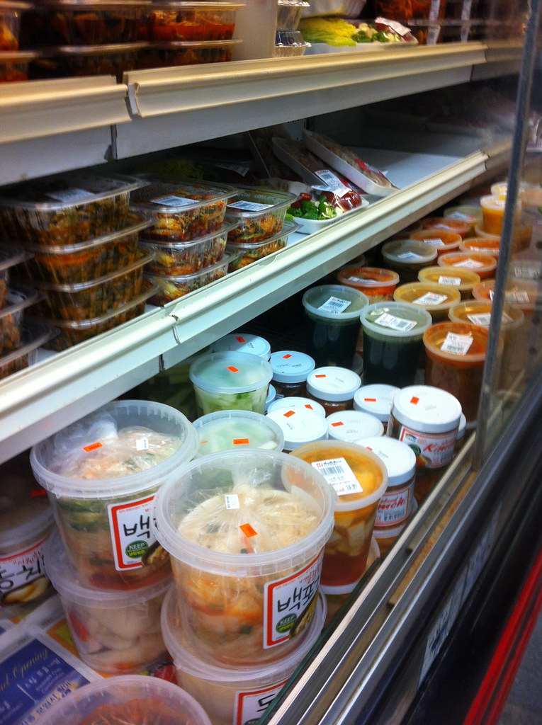 Storing Food in Plastic Containers That Are Leaching Chemicals (image credits: flickr)