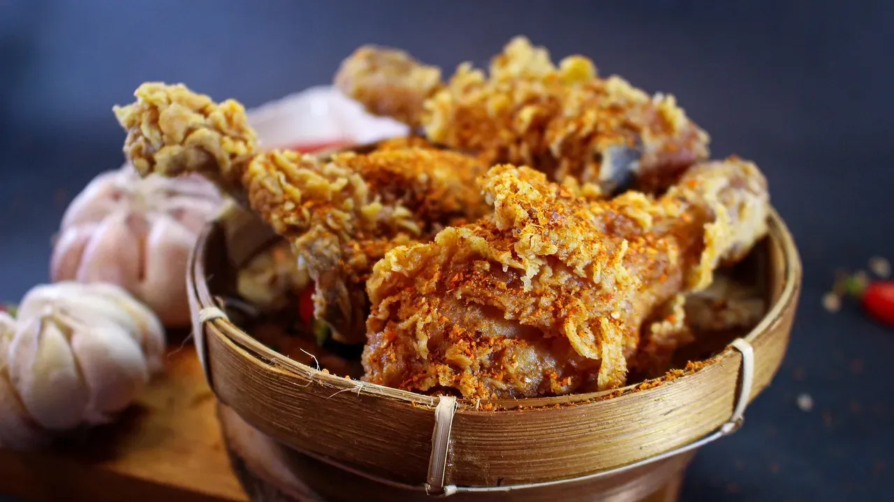 3. Fried Chicken: Crispy, Golden, and Completely Irresistible (Image Credits: Pixabay)