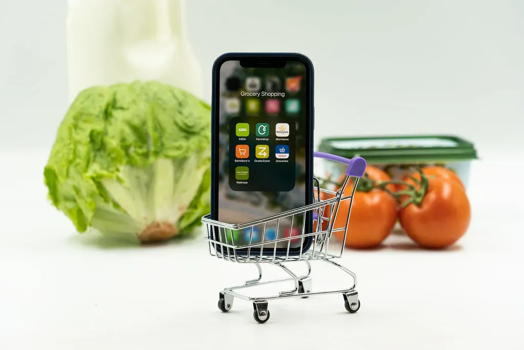 Why Shoppers Keep Coming Back Anyway (DealDrop.com Images, Flickr, CC BY 2.0)