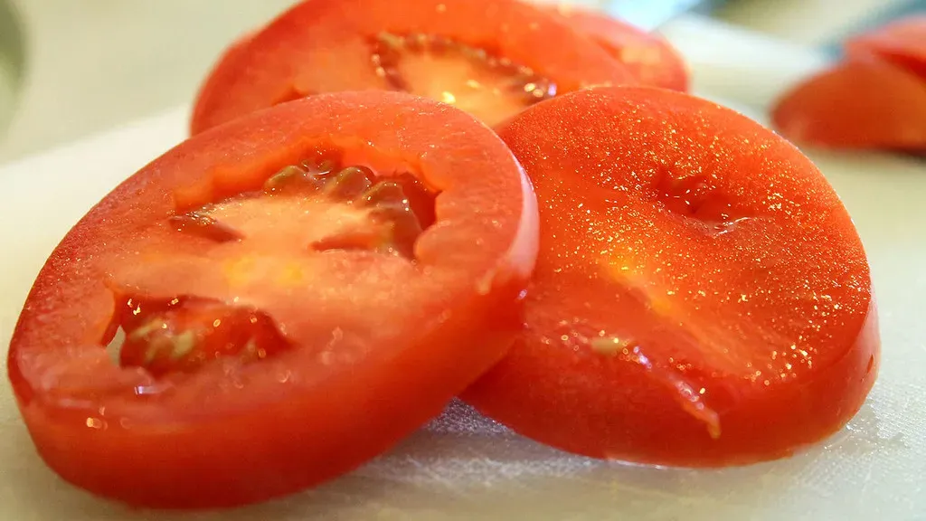 Your Fridge Turns Tomatoes Mealy and Mushy (Image Credits: Flickr)