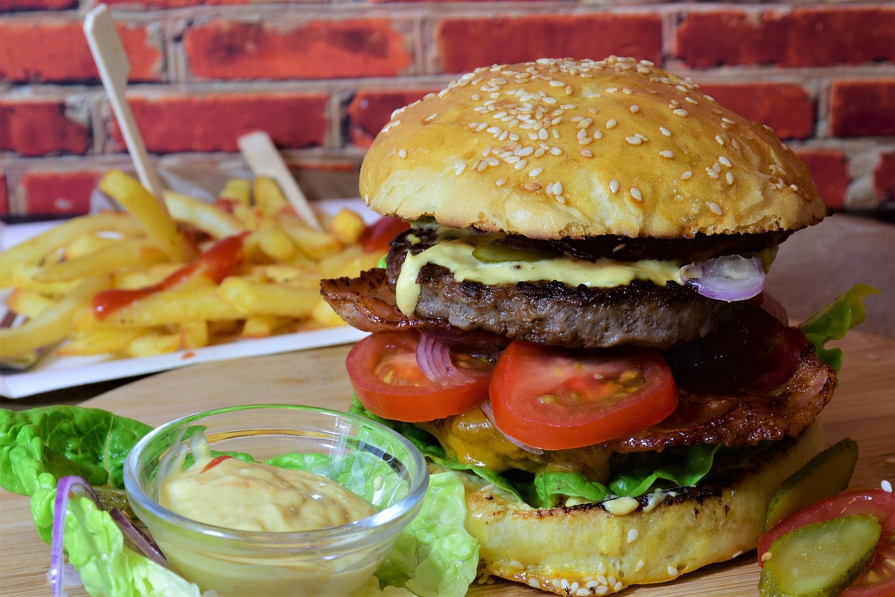 What’s in Your Burger? The Saturated Fat Factor (image credits: pixabay)