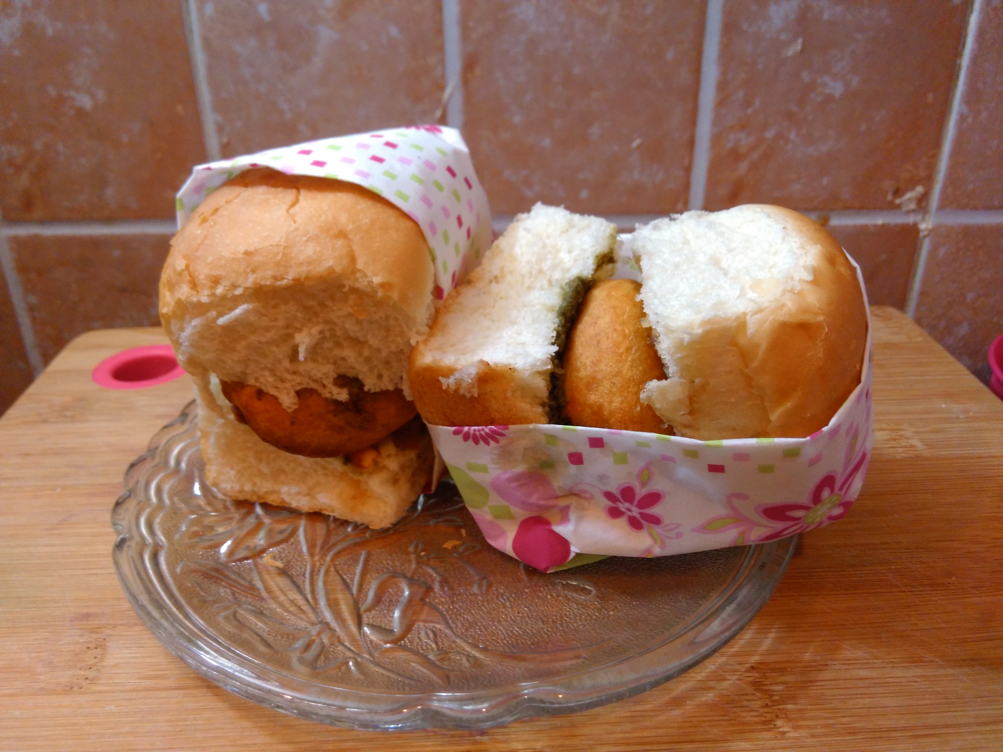 Vada Pav: Mumbai’s Spicy Burger (image credits: wikimedia)