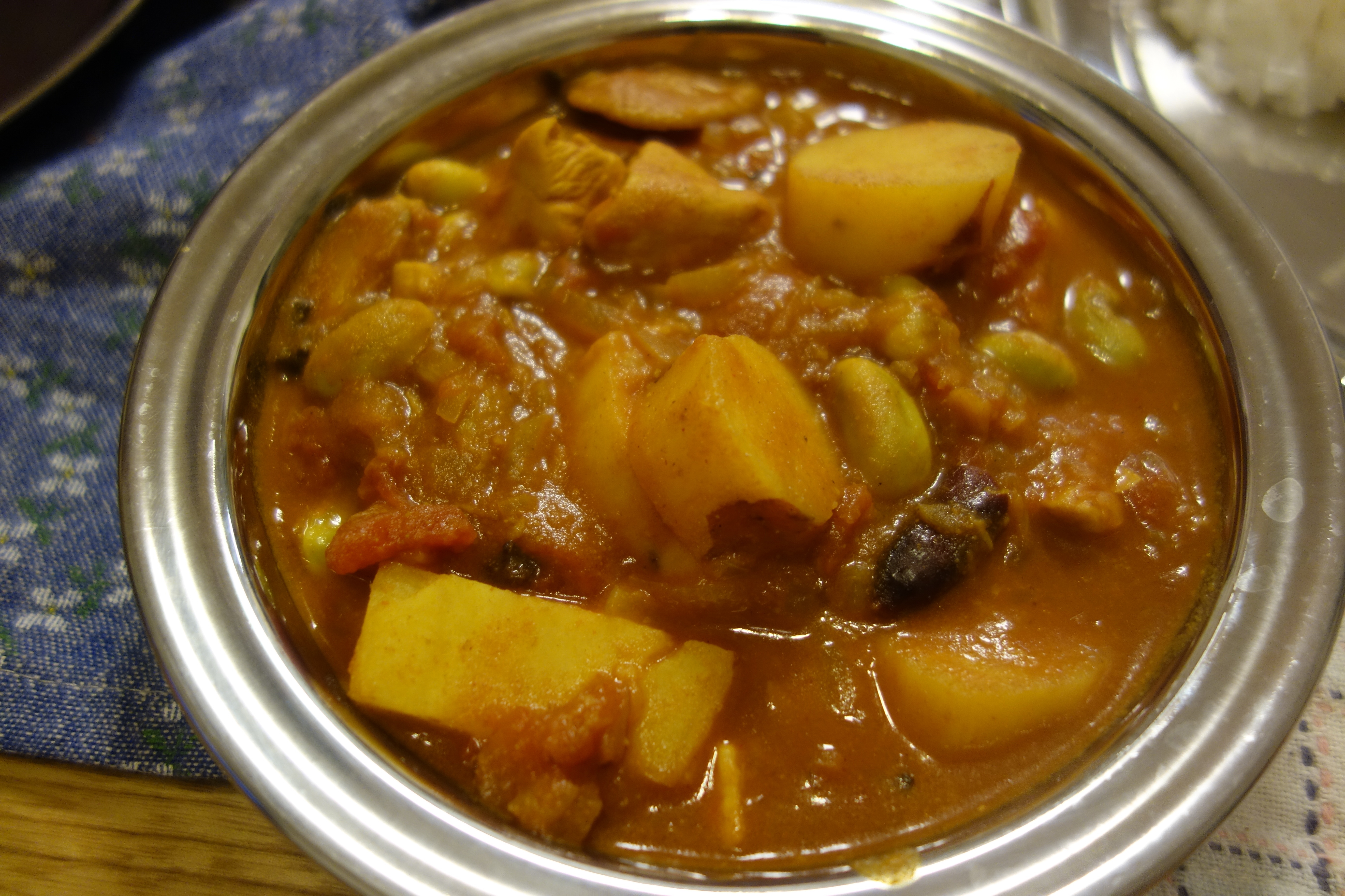 14. Sweet Potato and Chickpea Curry: Global Comfort (image credits: wikimedia)