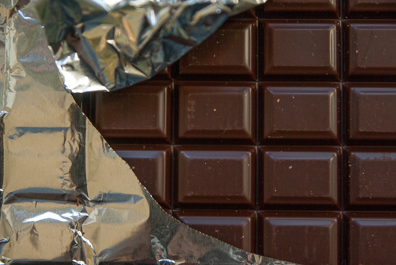Dark Chocolate: A Delicious Iron Boost (image credits: pixabay)