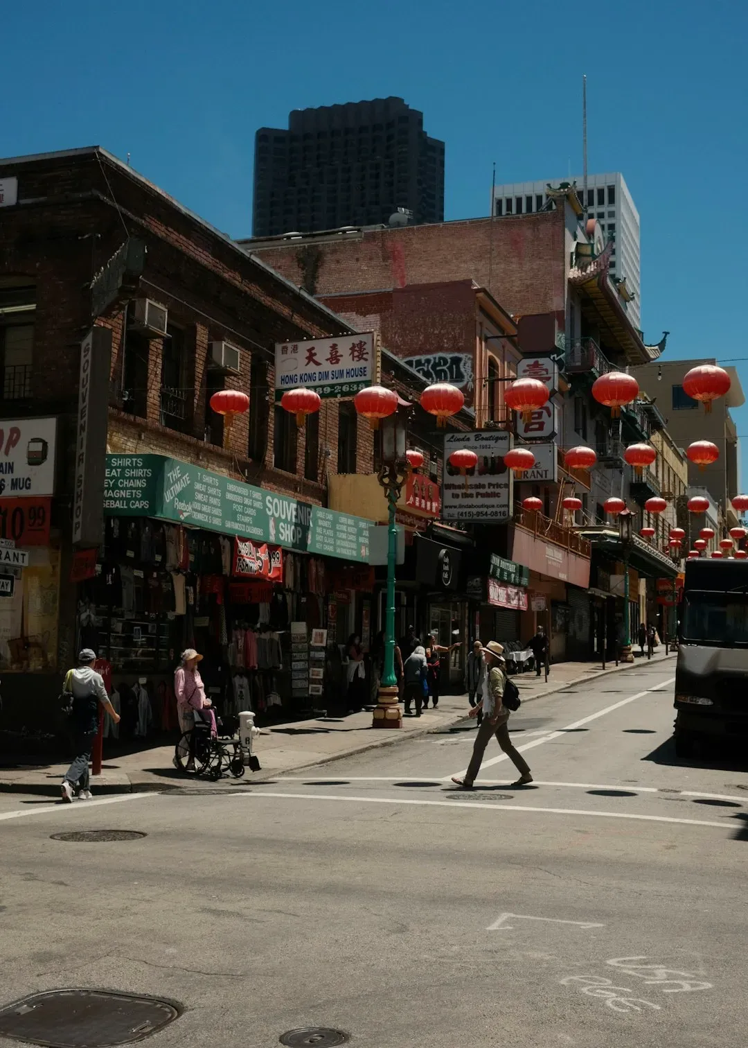 San Francisco's Chinatown – Where History Meets Mediocrity (Image Credits: Unsplash)