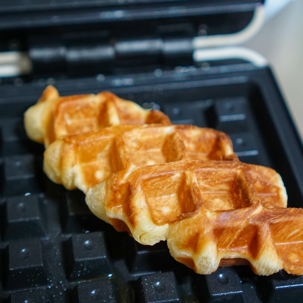 Croffles: The Waffle-Croissant Hybrid Backlash (image credits: pixabay)