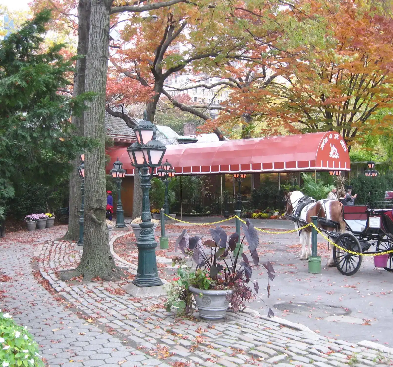 Tavern on the Green: Central Park Views at Inflated Prices (Image Credits: Wikimedia)