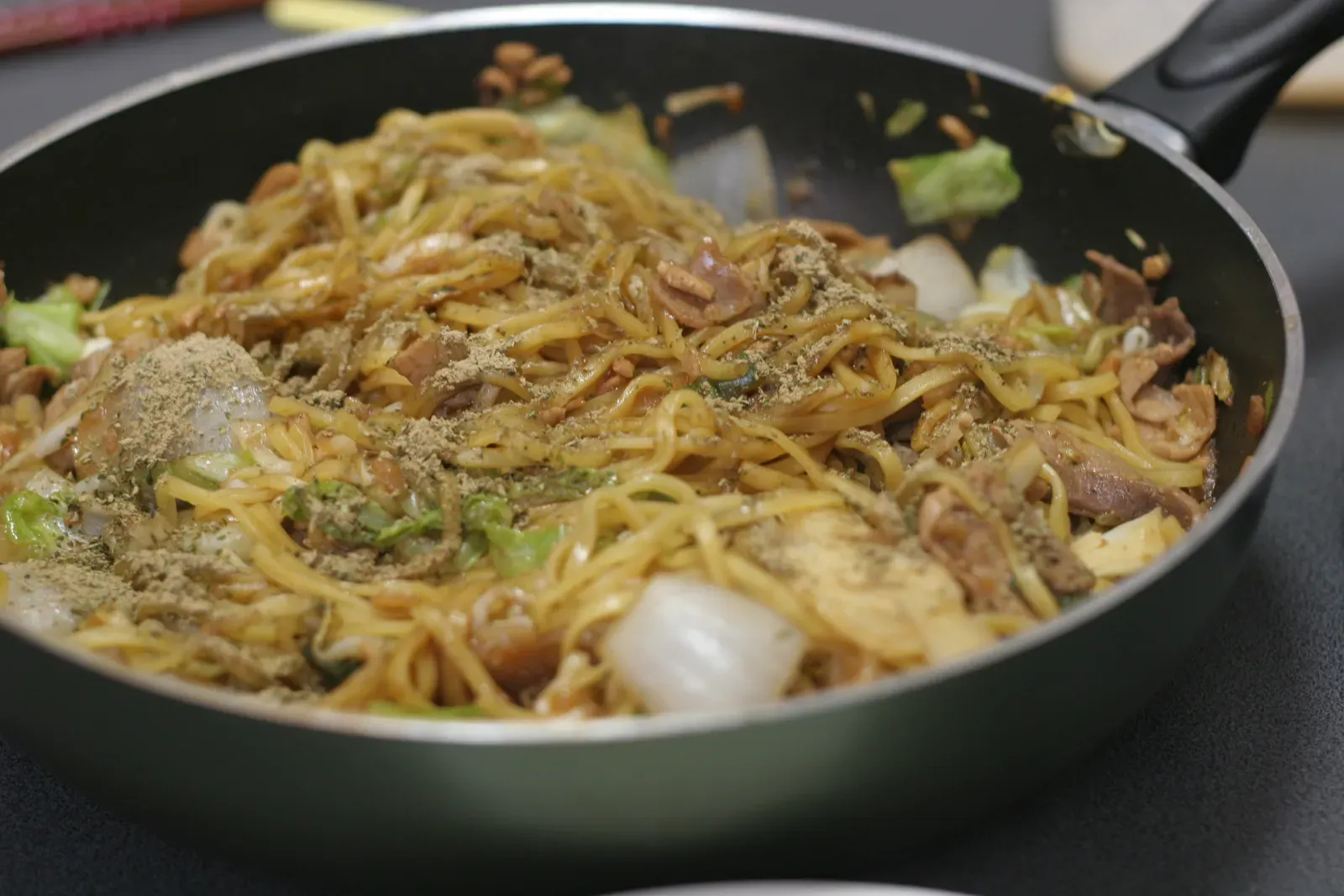 Using the Wrong Cookware for the Task (Image Credits: Wikimedia)