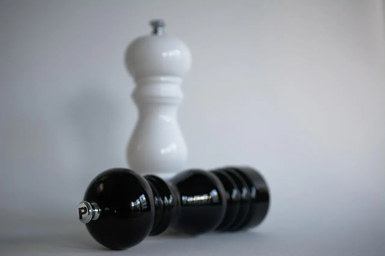 Why You're Wasting Money on Pre-Ground Black Pepper (Image Credits: Pixabay)