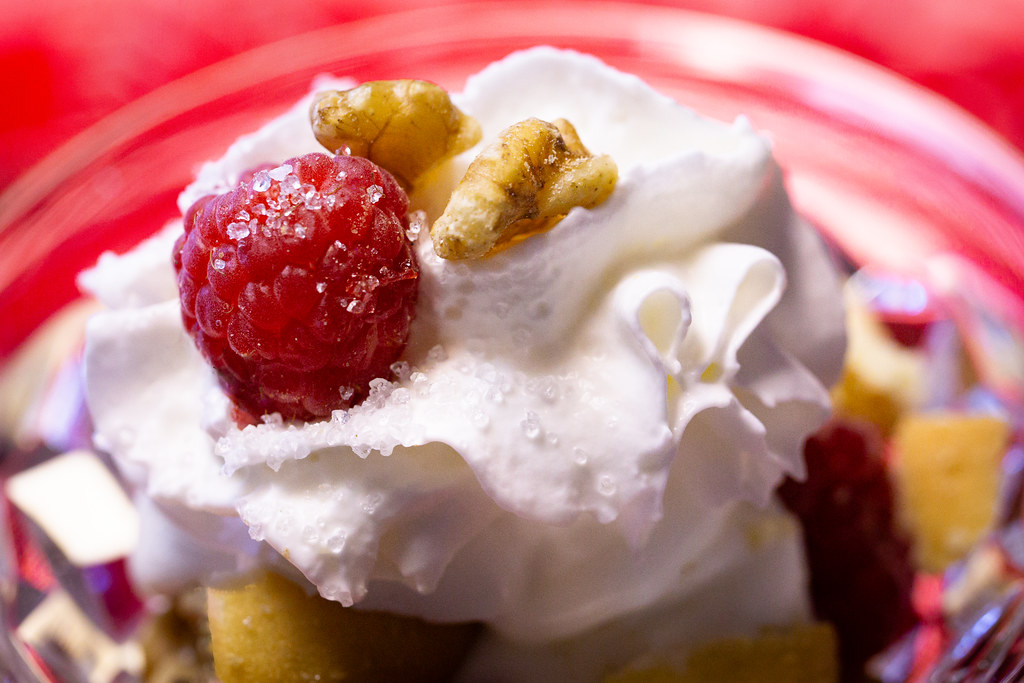 Greek Yogurt with Berries and Granola - The Perfect Energy Stack (image credits: flickr)