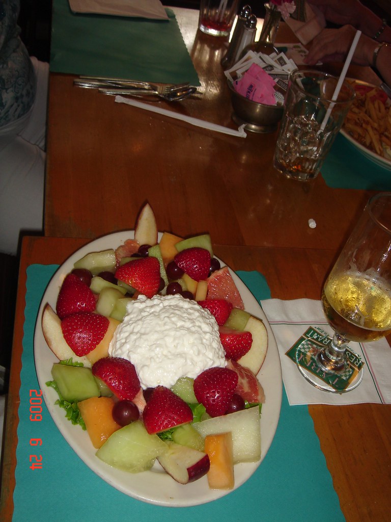 Cottage Cheese with Fruit (image credits: flickr)