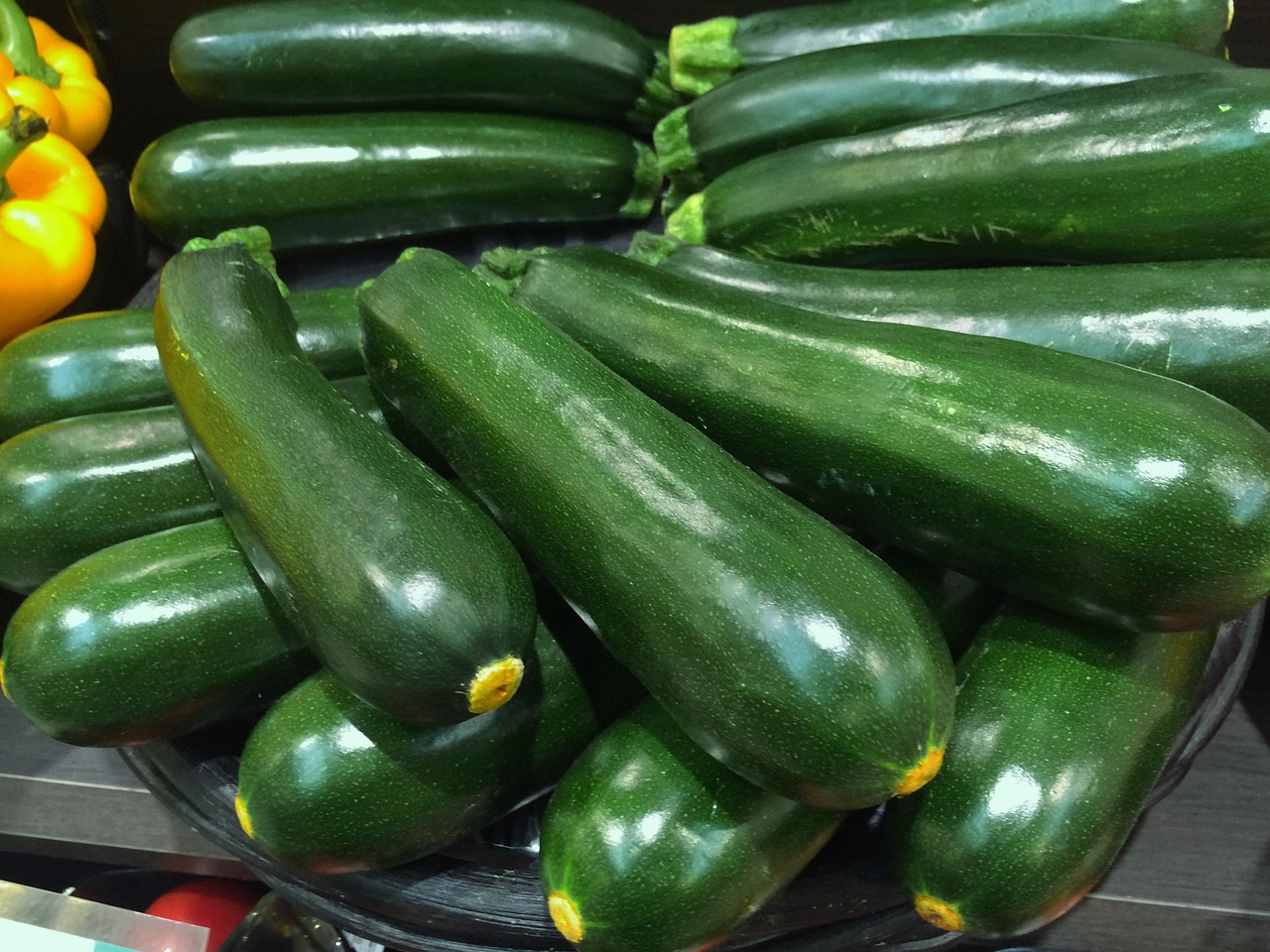 Zucchini: The Low-Calorie All-Star (image credits: pixabay)