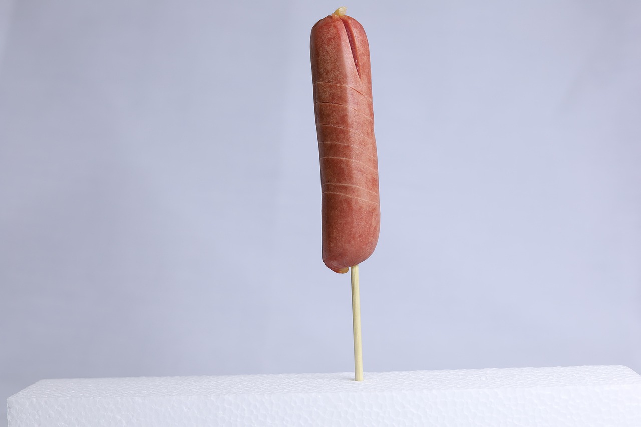 Hotdog Towers: A Playful and Affordable Alternative (image credits: pixabay)