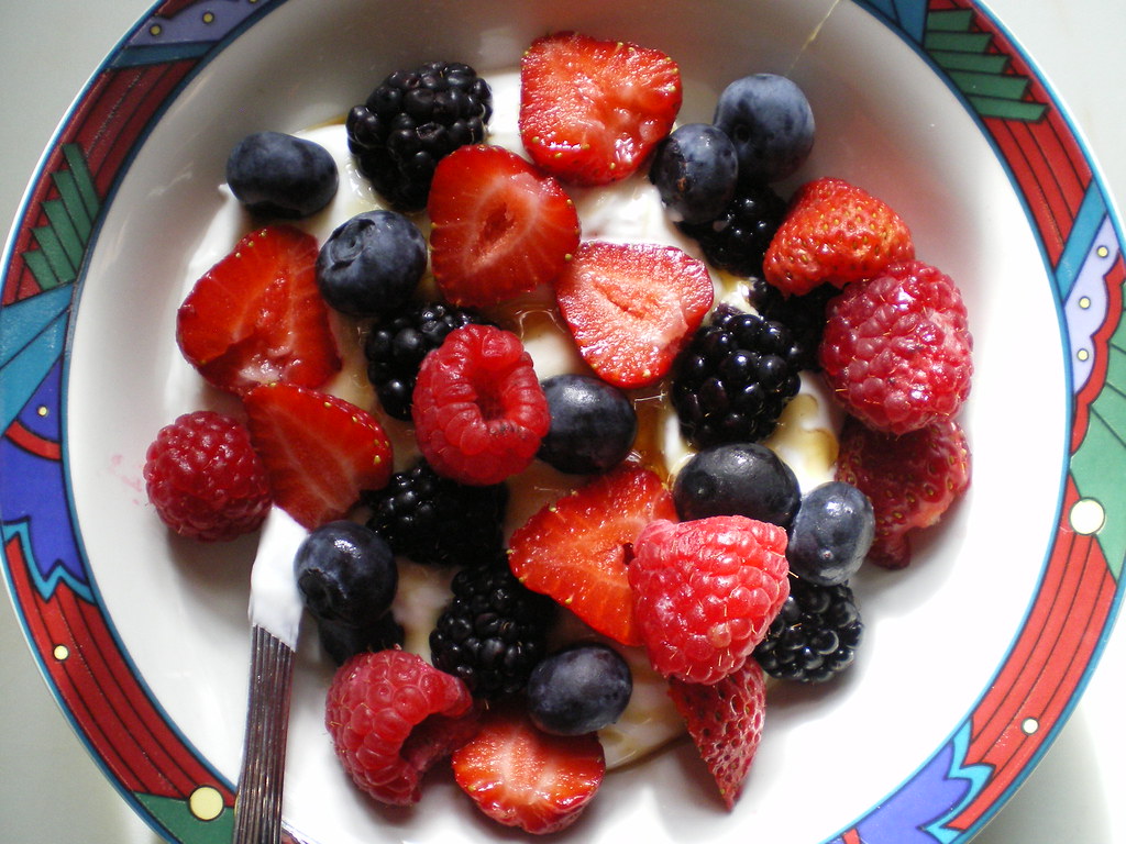 Greek Yogurt Power Bowls for Protein Champions (image credits: flickr)