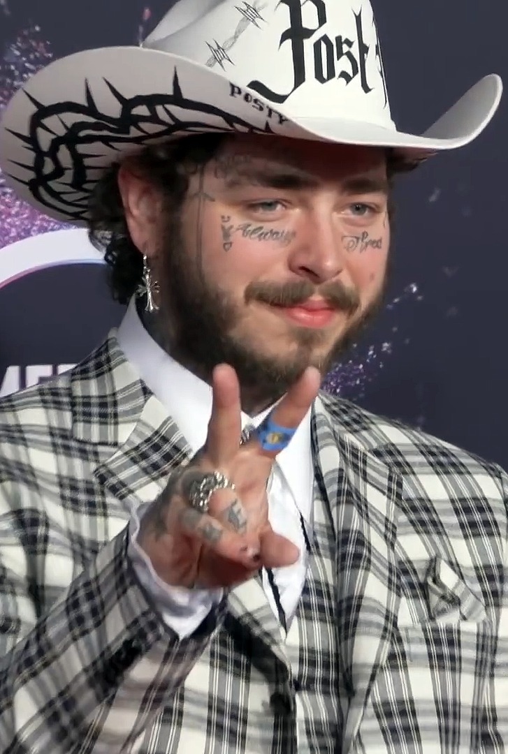 Post Malone – Maison No. 9 Rosé (image credits: YouTube: The Best Outfits At The 2019 American Music Awards | Cosmopolitan UK] – View/save archived versions on archive.org and archive.today(See specific archived version), CC BY 3.0, https://commons.wikimedia.org/w/index.php?curid=85379654)