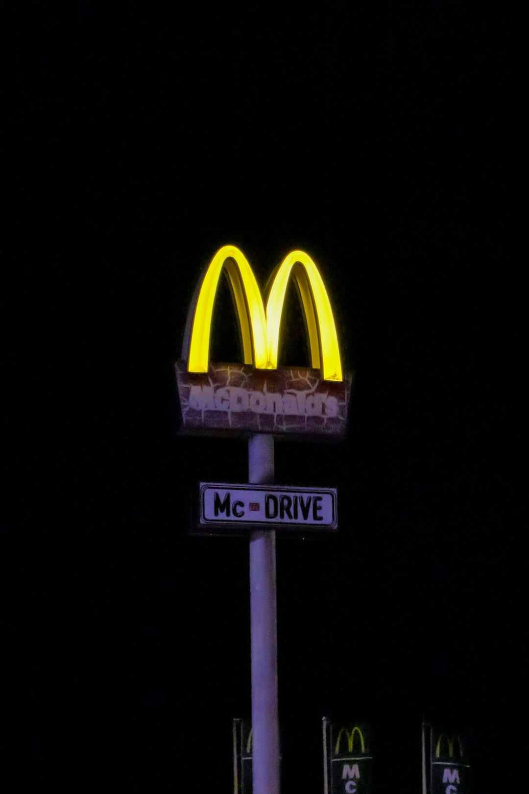 Late-Night Eating: The Hidden Metabolism Killer (image credits: unsplash)