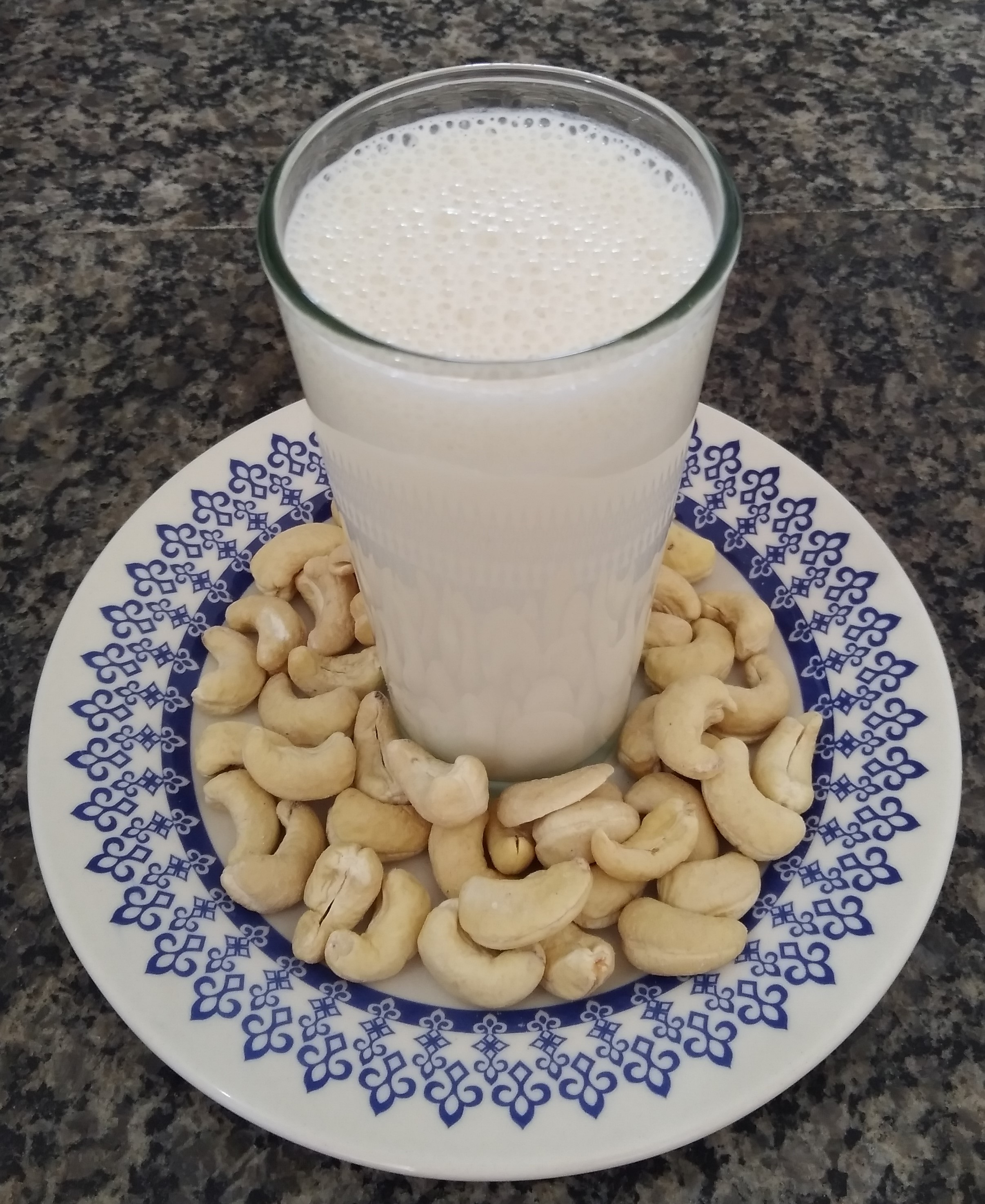 Dairy Alternatives: Plant-Based Milks (image credits: wikimedia)
