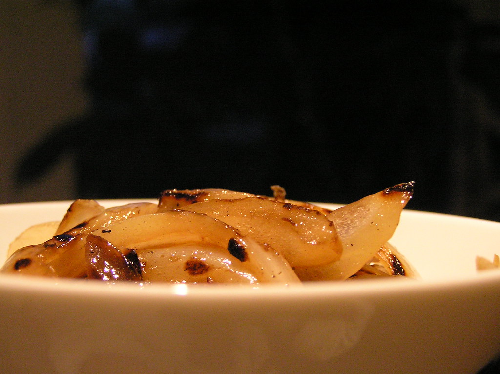 Onions Transform Into Sweet, Golden Gems (image credits: flickr)