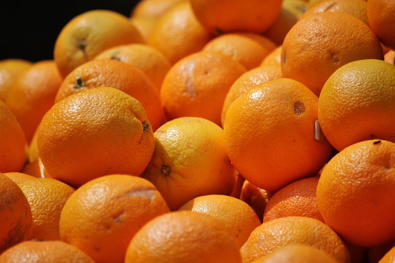7. Oranges: Vitamin C and Flavonoid Benefits (image credits: pixabay)