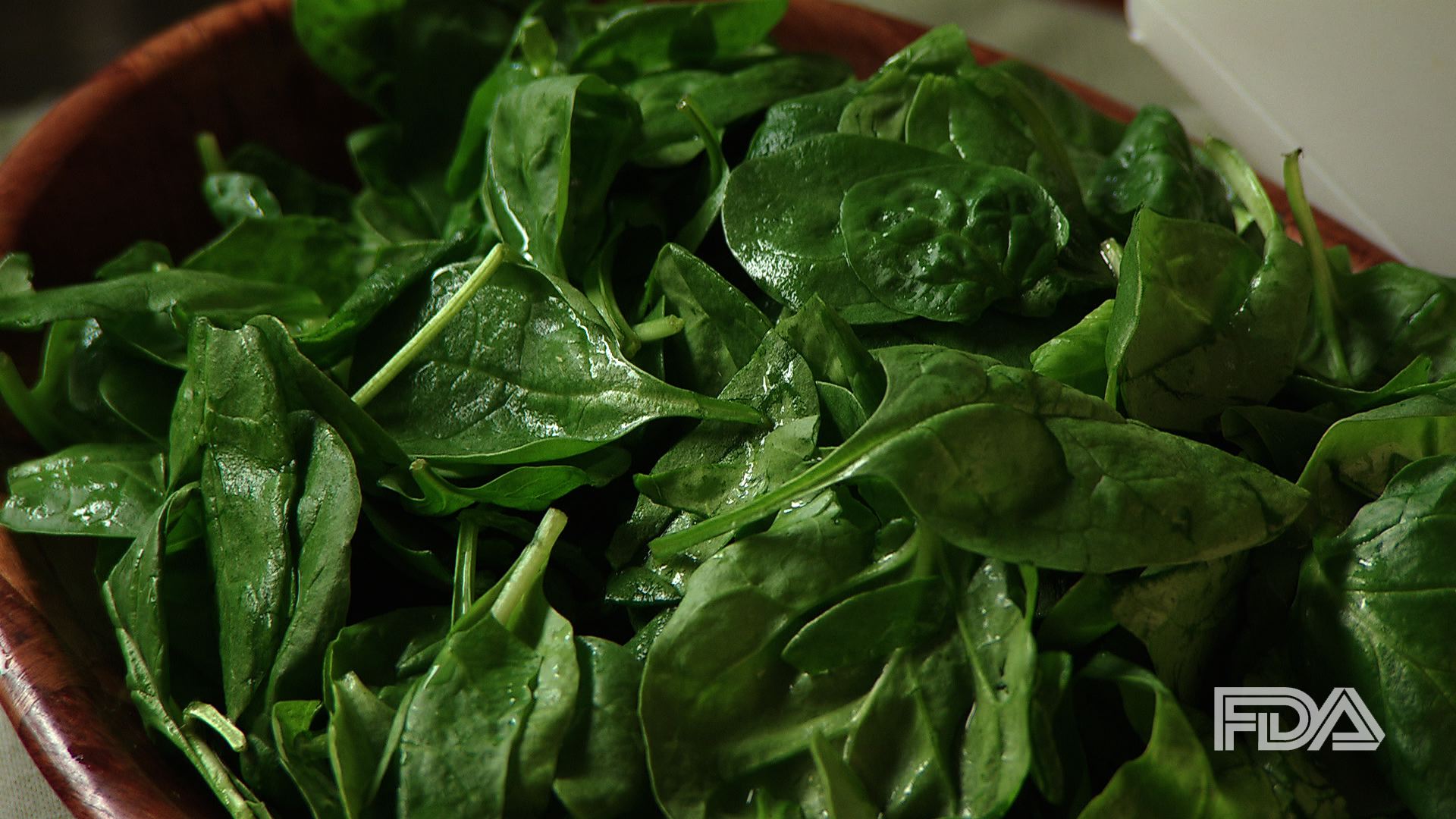 Spinach: High in Oxalates That Strain Kidneys (image credits: wikimedia)