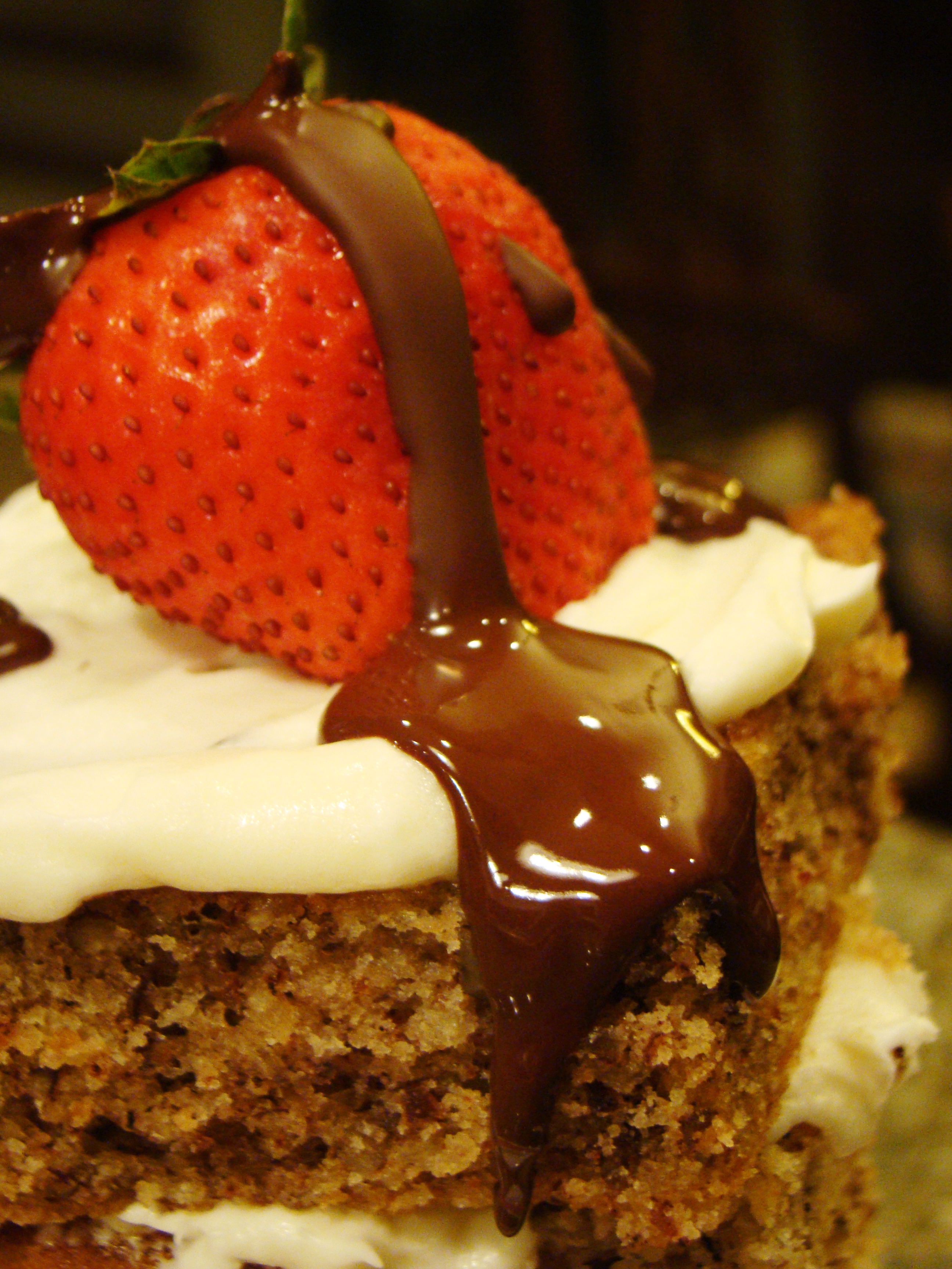 Hummingbird Cake (image credits: wikimedia)