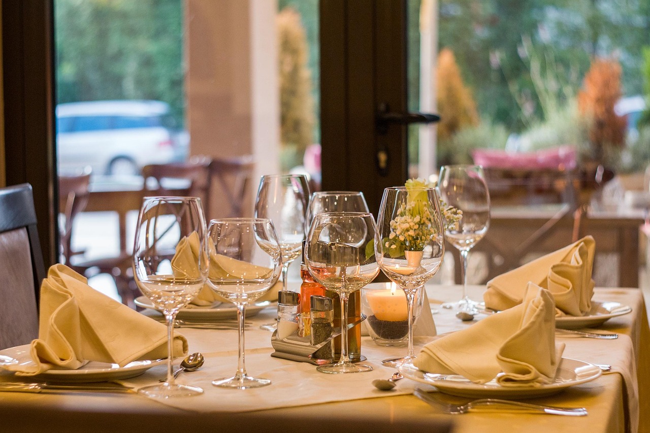 Service Charges vs Traditional Tips - The Percentage Game That Changes Everything (image credits: pixabay)