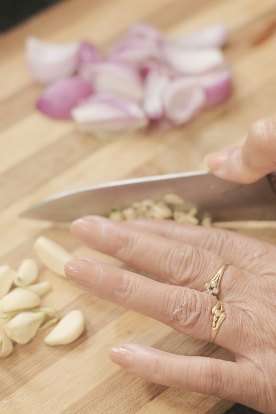 Garlic and Onions Form the Flavor Foundation (Image Credits: Unsplash)