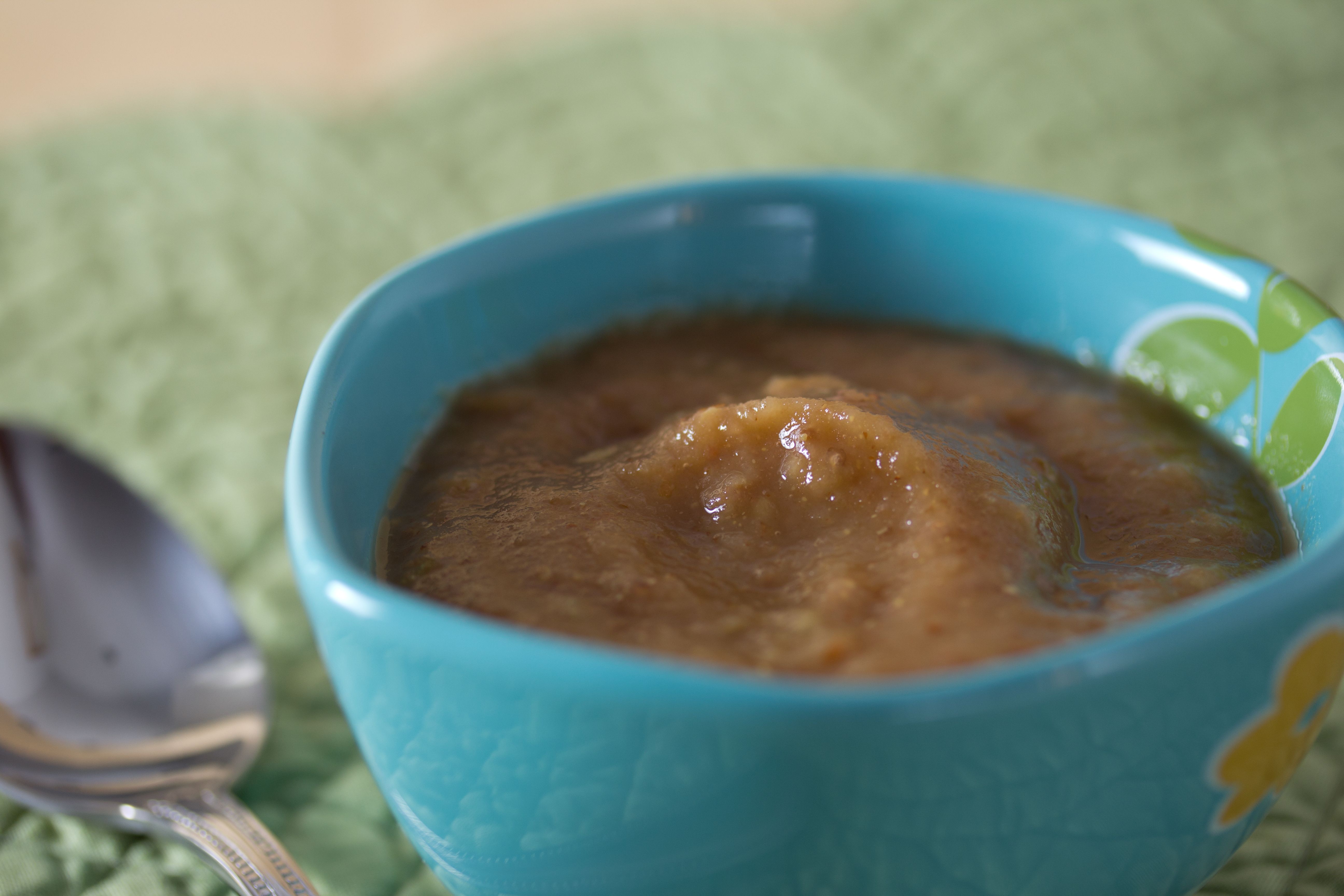 Applesauce Instead of Oil (image credits: wikimedia)