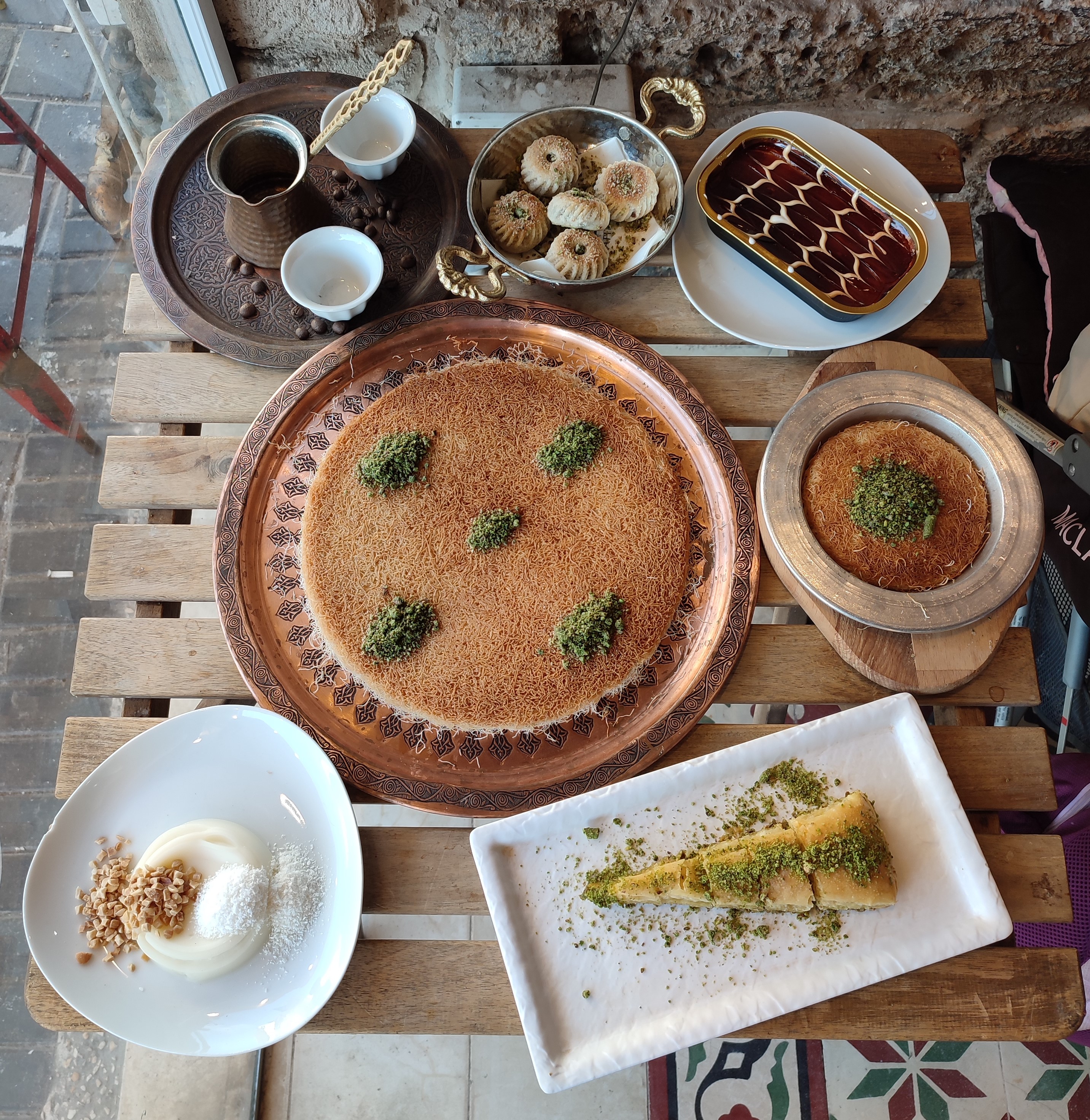 Knafeh - Middle East's Cheese and Semolina Delight (image credits: By Artem.G, CC BY-SA 4.0, https://commons.wikimedia.org/w/index.php?curid=120869238)