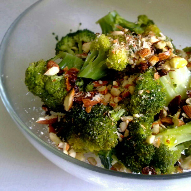 The Science Behind Better Broccoli Cooking Methods (image credits: wikimedia)