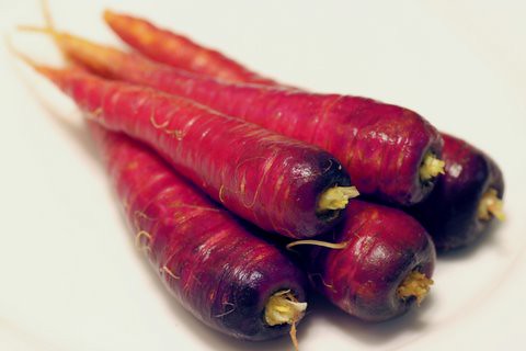 Purple Top Carrots: The Political Vegetable Returns (Image Credits: Flickr)