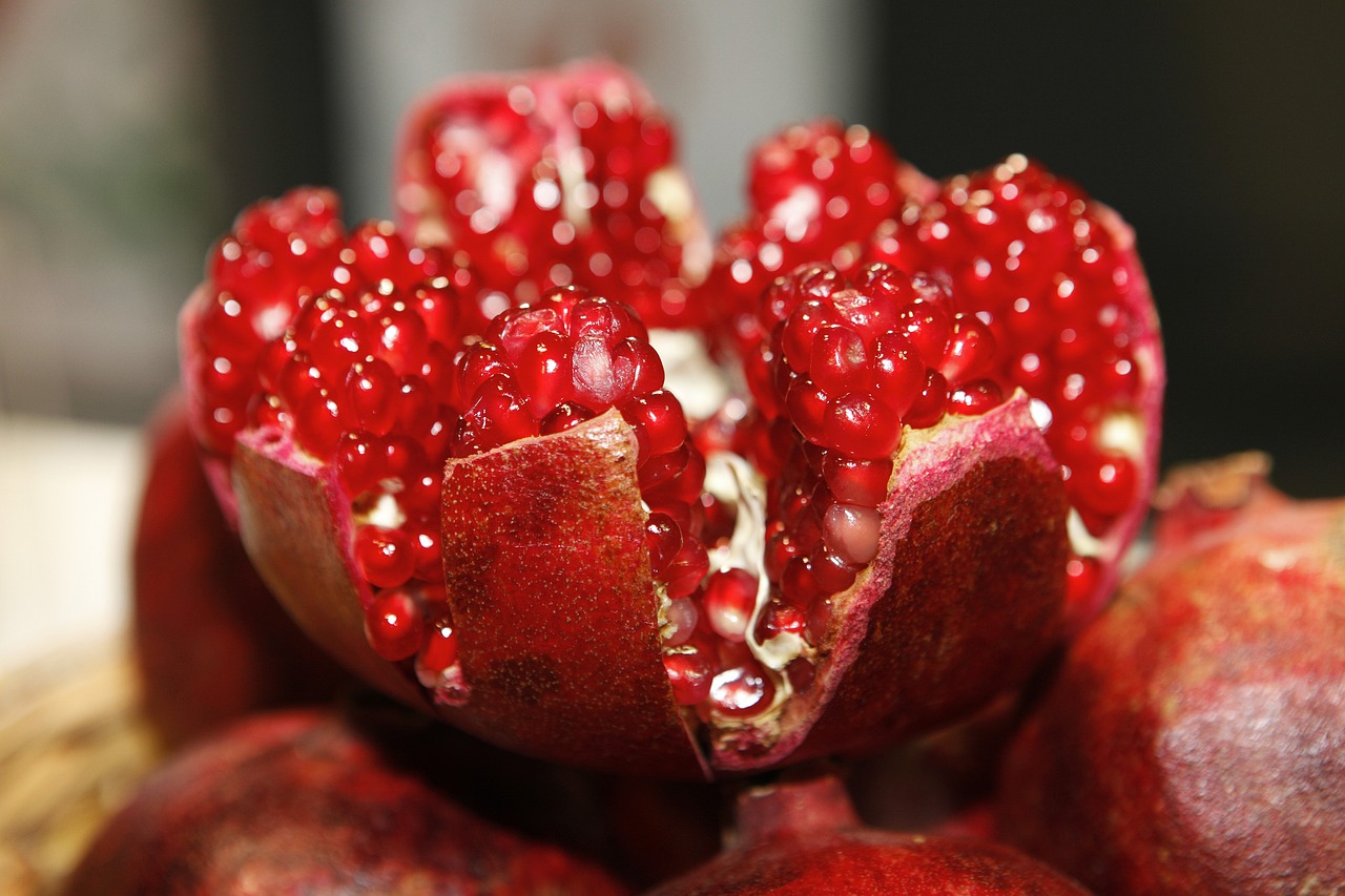 Pomegranates: Nutrient-Dense but Sugar-Rich (image credits: pixabay)
