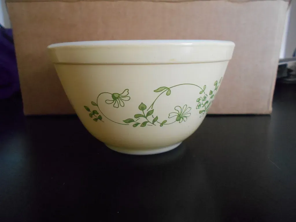 10. Social Media Transformed Vintage Pyrex from a Niche Hobby to a Cultural Phenomenon (Image Credits: Flickr)