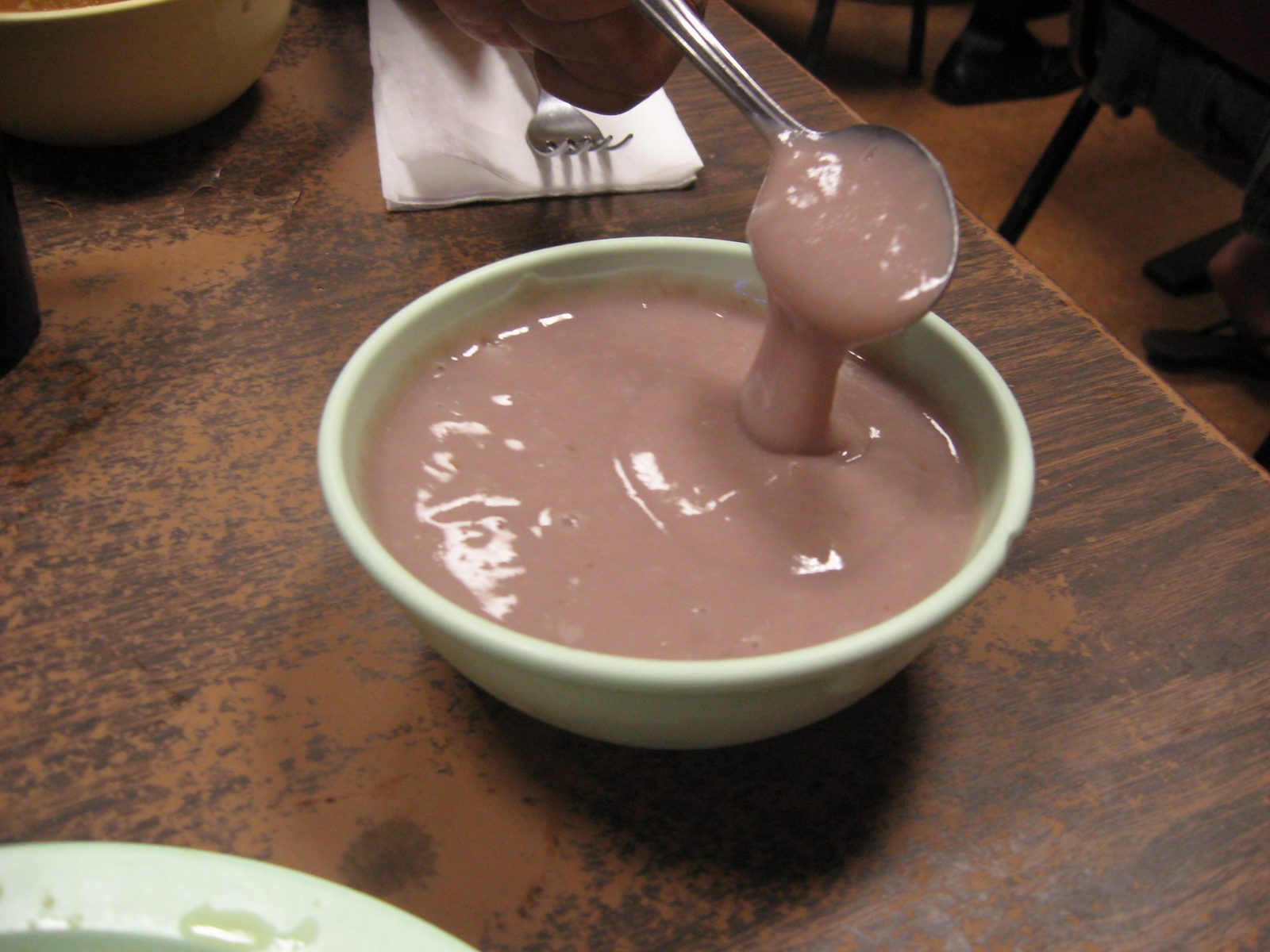 Traditional Poi from Hawaiian Taro (Image Credits: Wikimedia)