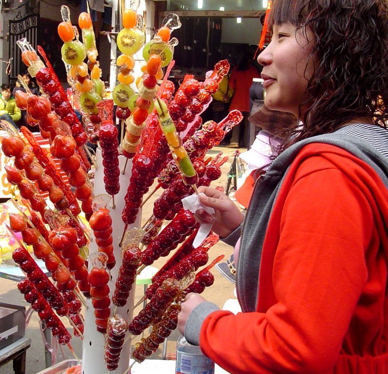 Chinese Tanghulu - The Sweet Street Revolution (Image Credits: Wikimedia)