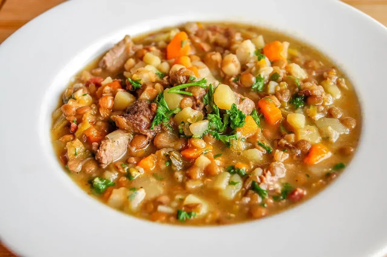 3. Homemade Lentil Soup - Cheap, Nutritious, and Crowd-Pleasing (Image Credits: Pixabay)